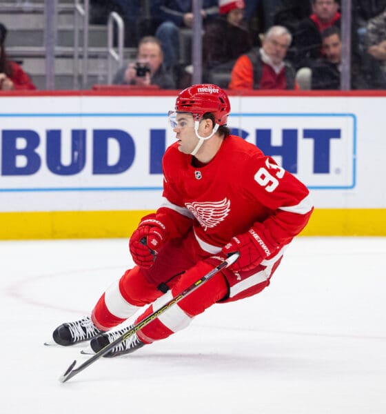 Alex DeBrincat, red wings