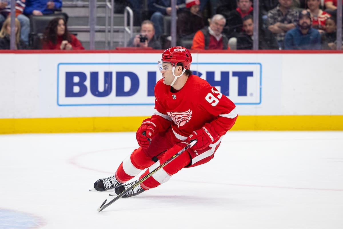 Alex DeBrincat, red wings
